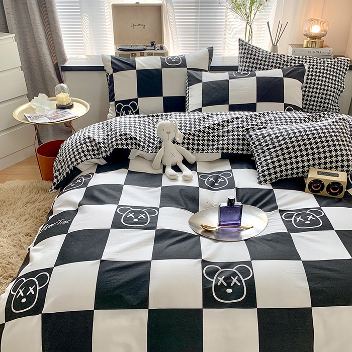 91家纺网 家纺一手货源 找家纺 朵希曼 2026新款全棉北欧黑白极简系列四件套 棋盘格小熊