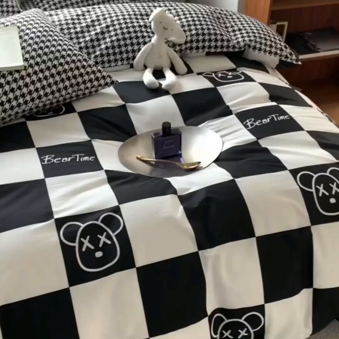 91家纺网 家纺一手货源 找家纺 朵希曼 2026新款全棉北欧黑白极简系列四件套 棋盘格小熊
