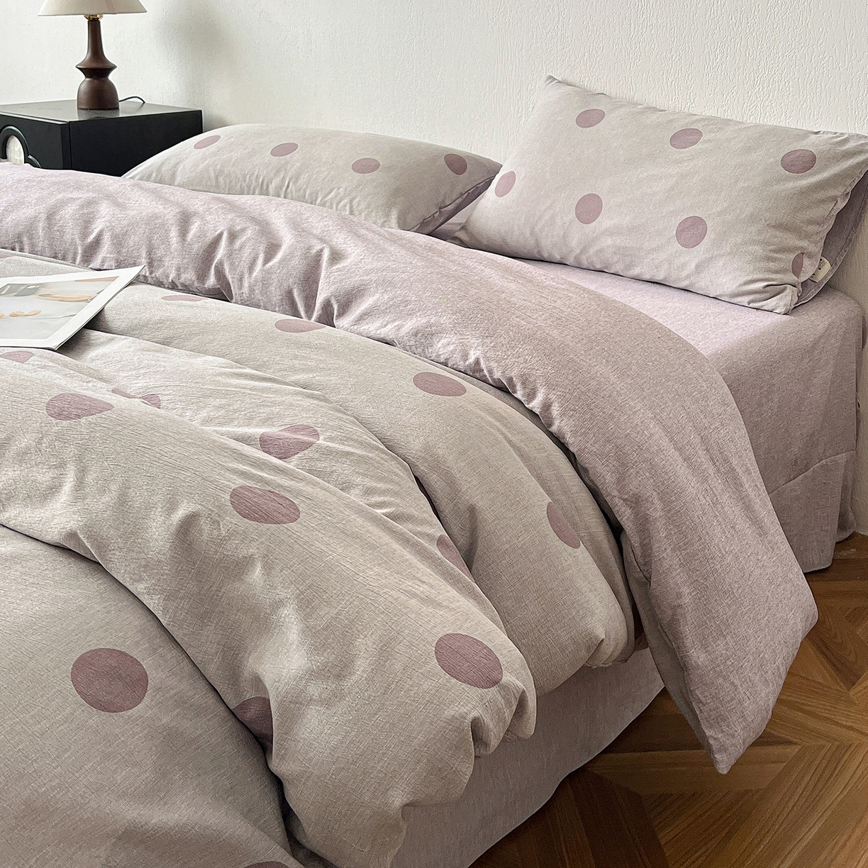 91家纺网 家纺一手货源 找家纺 仟网汇 2026新款高克重加厚色织提花系列四件套小布袋包装 波点