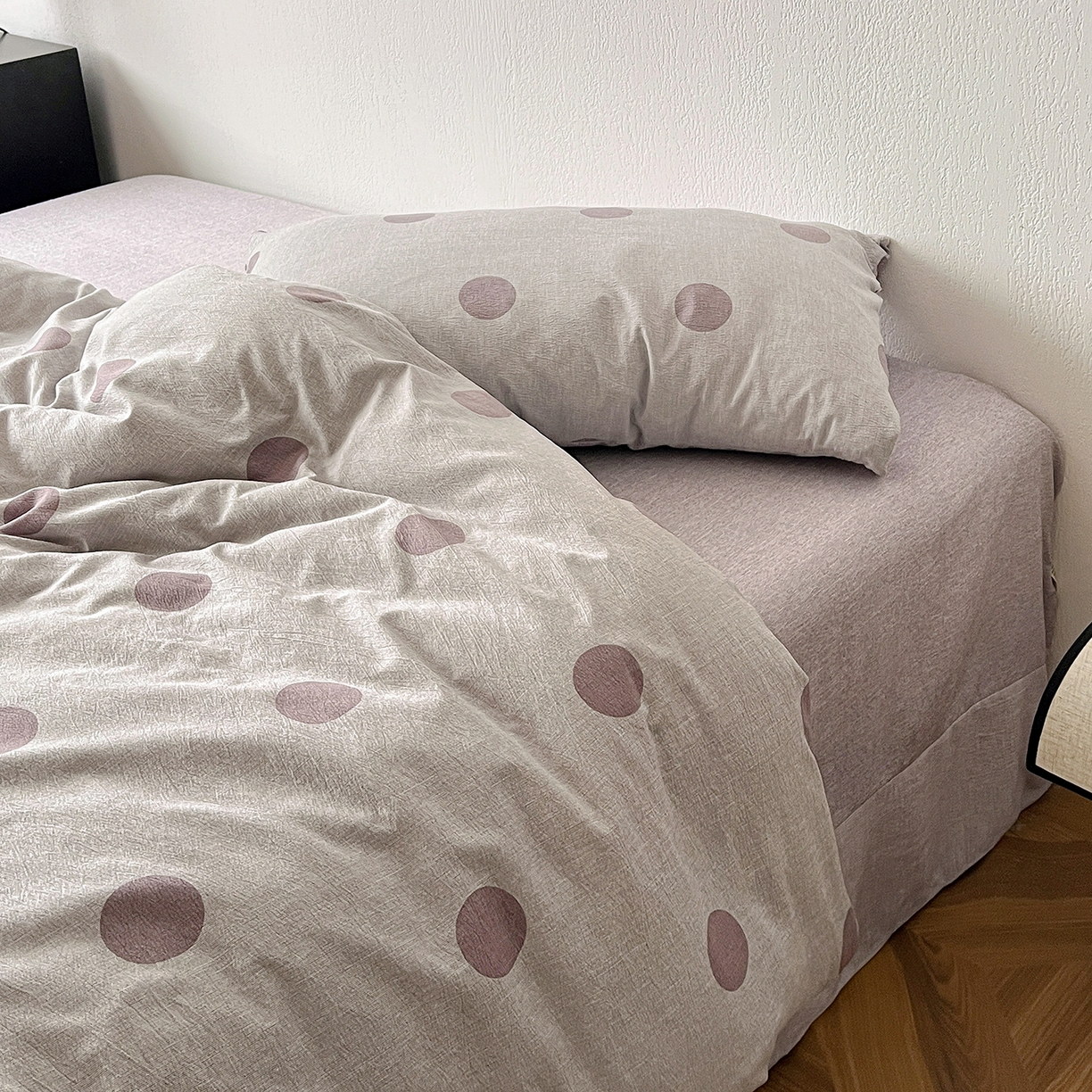 91家纺网 家纺一手货源 找家纺 仟网汇 2026新款高克重加厚色织提花系列四件套小布袋包装 波点