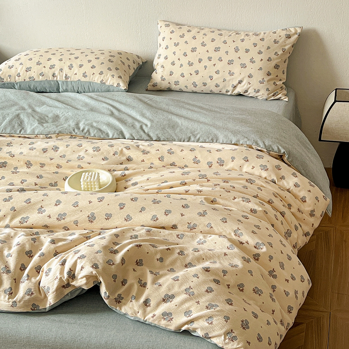 91家纺网 家纺一手货源 找家纺 仟网汇 2026新款高克重加厚色织提花系列四件套小布袋包装 铃兰