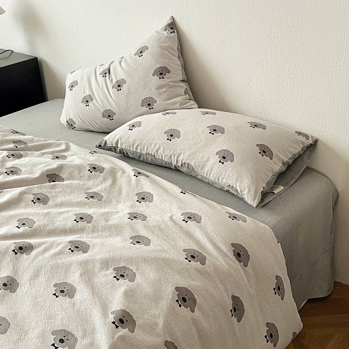 91家纺网 家纺一手货源 找家纺 仟网汇 2026新款高克重加厚色织提花系列四件套小布袋包装 萌萌狗