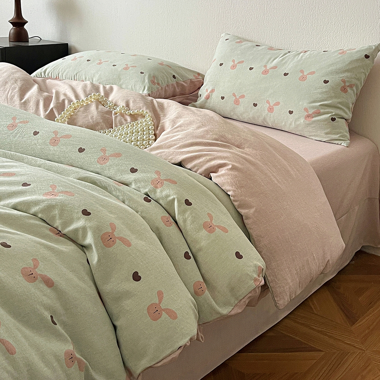 91家纺网 家纺一手货源 找家纺 仟网汇 2026新款高克重加厚色织提花系列四件套小布袋包装 萌萌兔