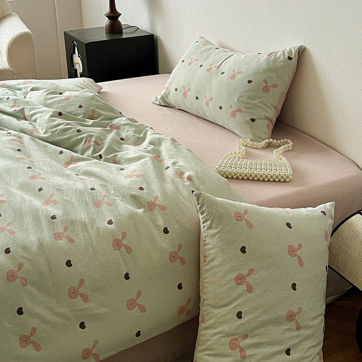 91家纺网 家纺一手货源 找家纺 仟网汇 2026新款高克重加厚色织提花系列四件套小布袋包装 萌萌兔