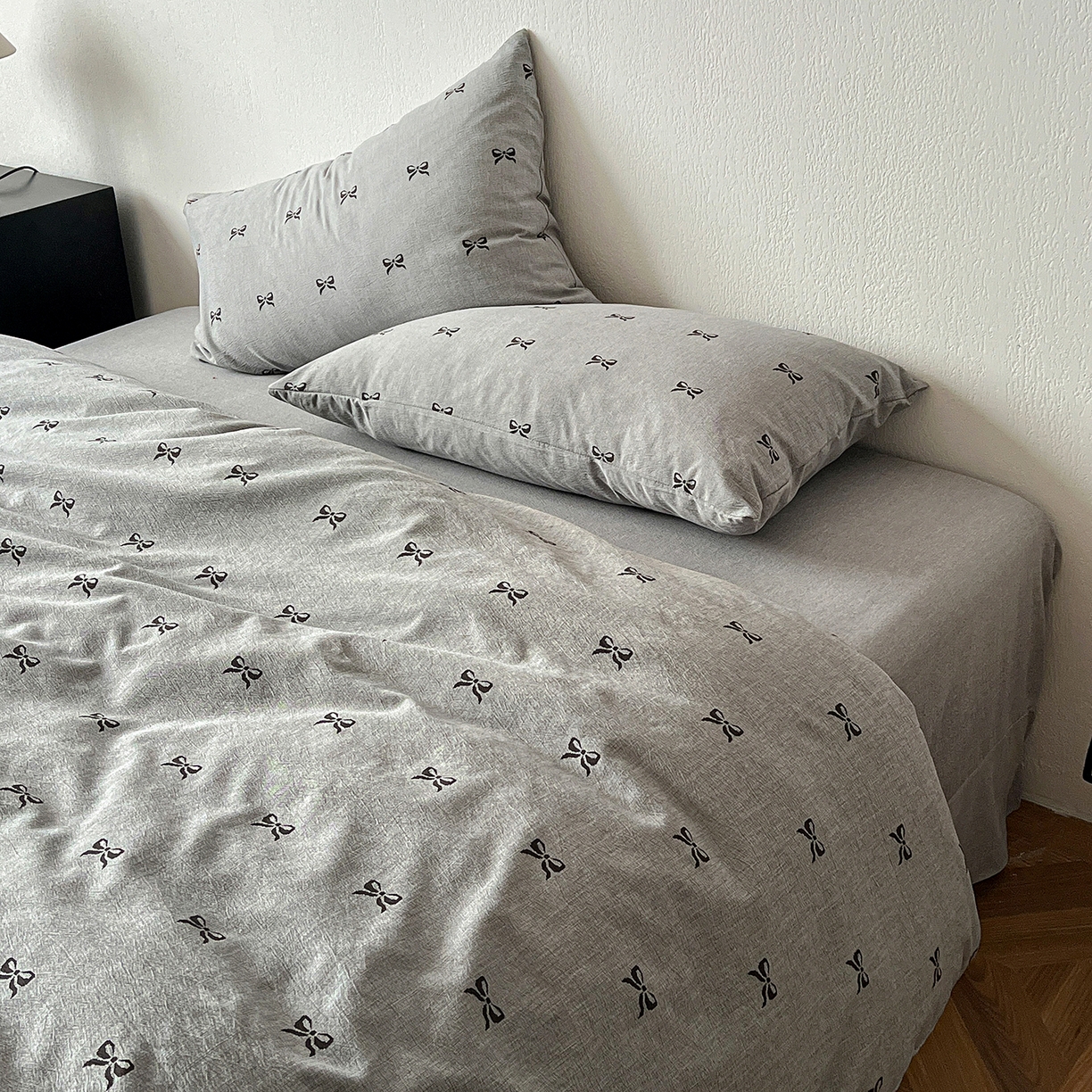 91家纺网 家纺一手货源 找家纺 仟网汇 2026新款高克重加厚色织提花系列四件套小布袋包装 少女心