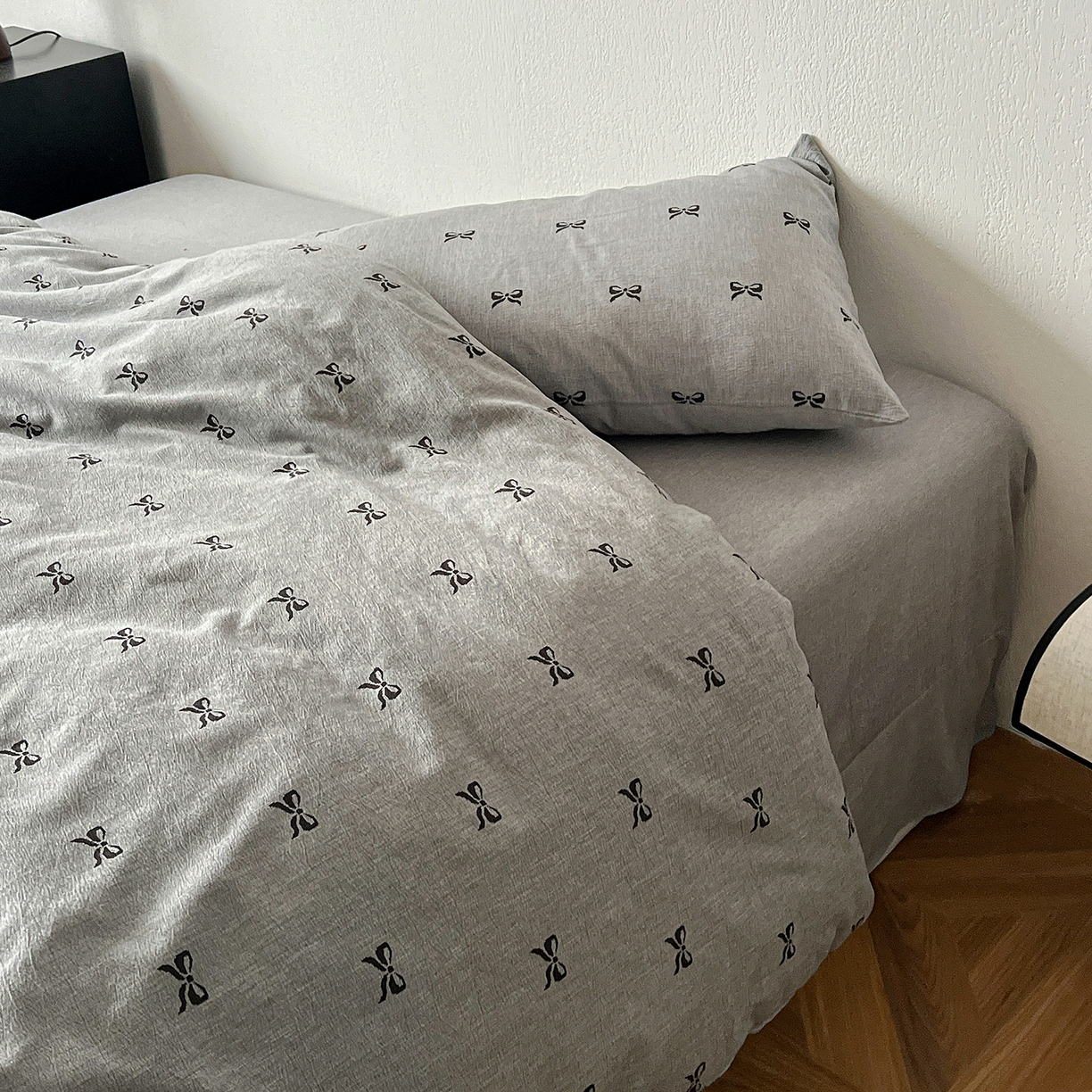 91家纺网 家纺一手货源 找家纺 仟网汇 2026新款高克重加厚色织提花系列四件套小布袋包装 少女心