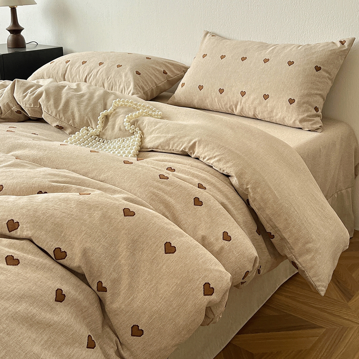 91家纺网 家纺一手货源 找家纺 仟网汇 2026新款高克重加厚色织提花系列四件套小布袋包装 甜心咖