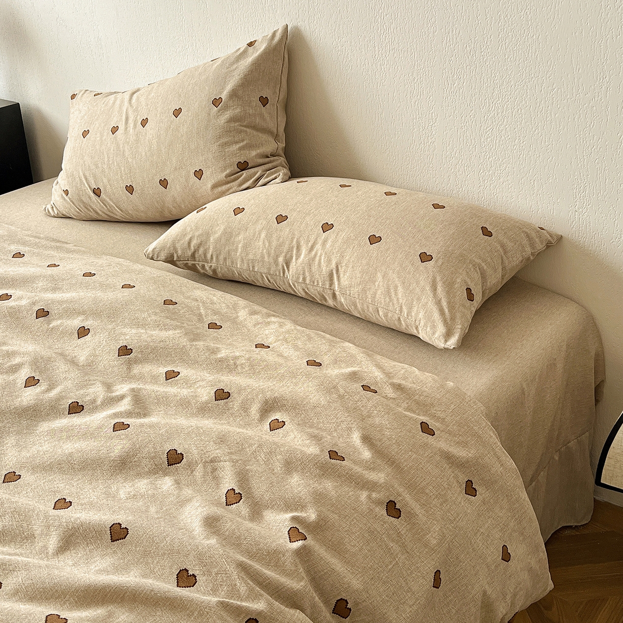 91家纺网 家纺一手货源 找家纺 仟网汇 2026新款高克重加厚色织提花系列四件套小布袋包装 甜心咖