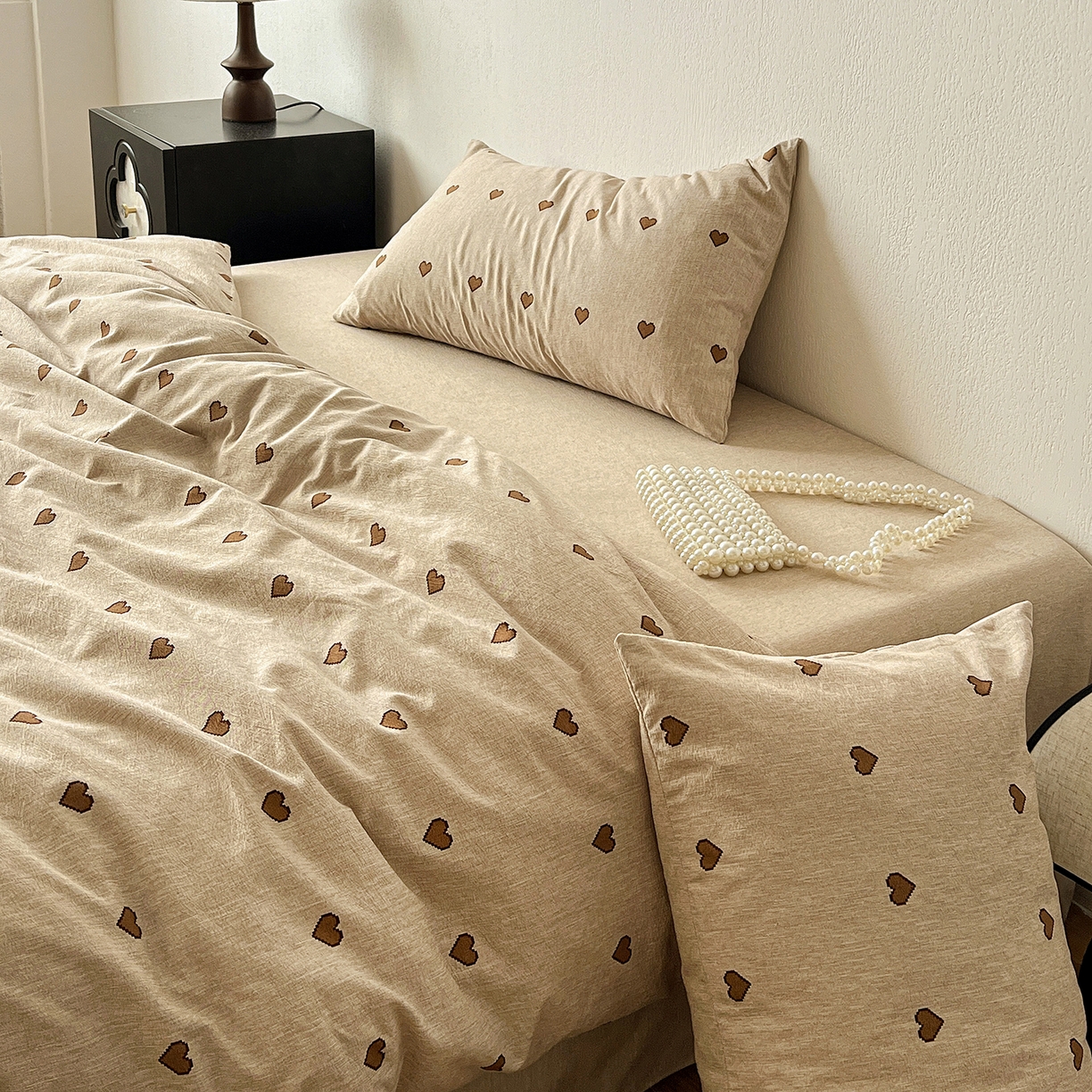 91家纺网 家纺一手货源 找家纺 仟网汇 2026新款高克重加厚色织提花系列四件套小布袋包装 甜心咖