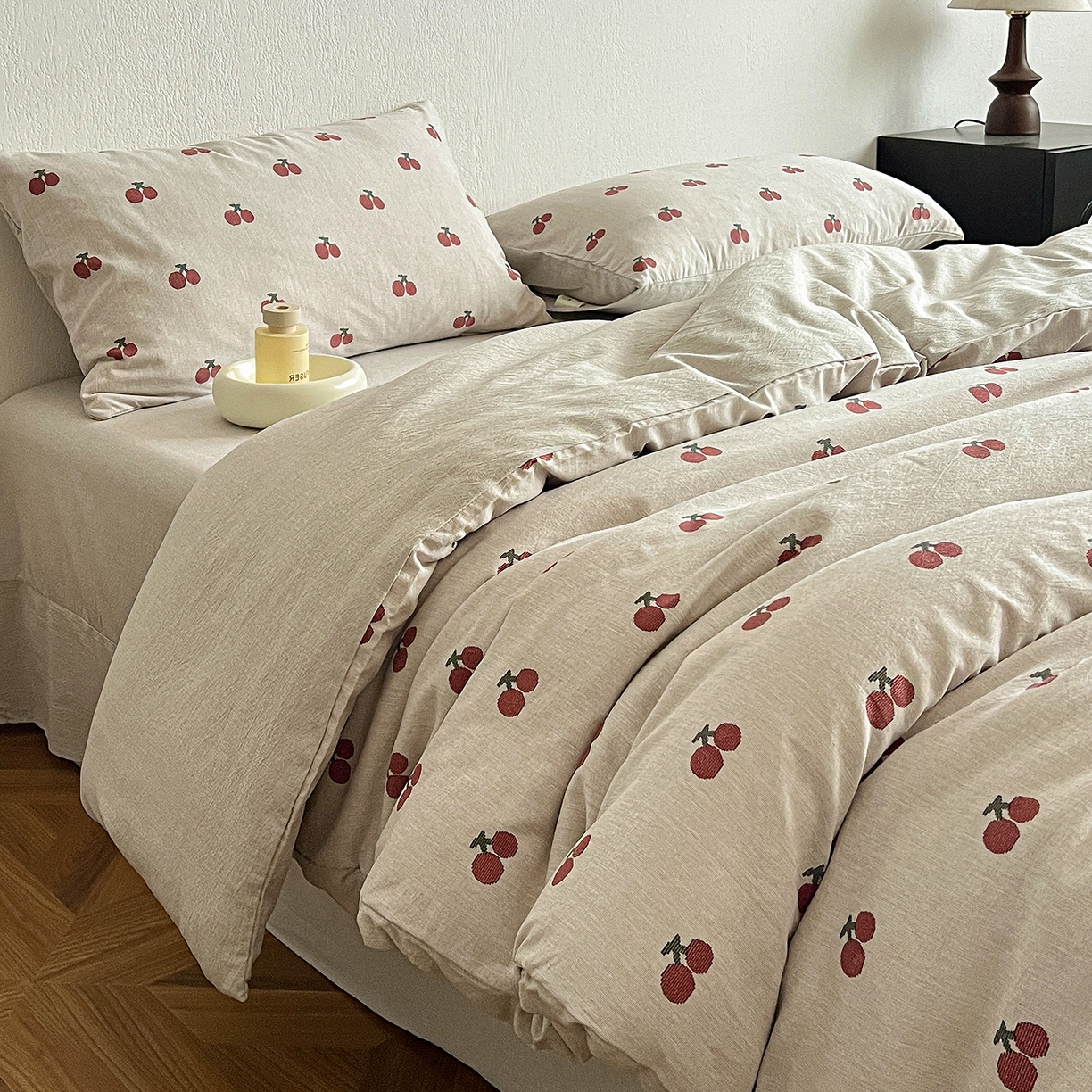 91家纺网 家纺一手货源 找家纺 仟网汇 2026新款高克重加厚色织提花系列四件套小布袋包装 小樱桃