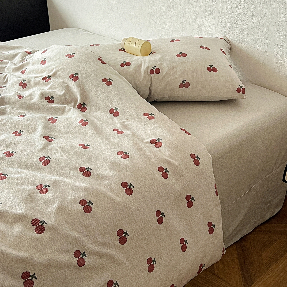 91家纺网 家纺一手货源 找家纺 仟网汇 2026新款高克重加厚色织提花系列四件套小布袋包装 小樱桃