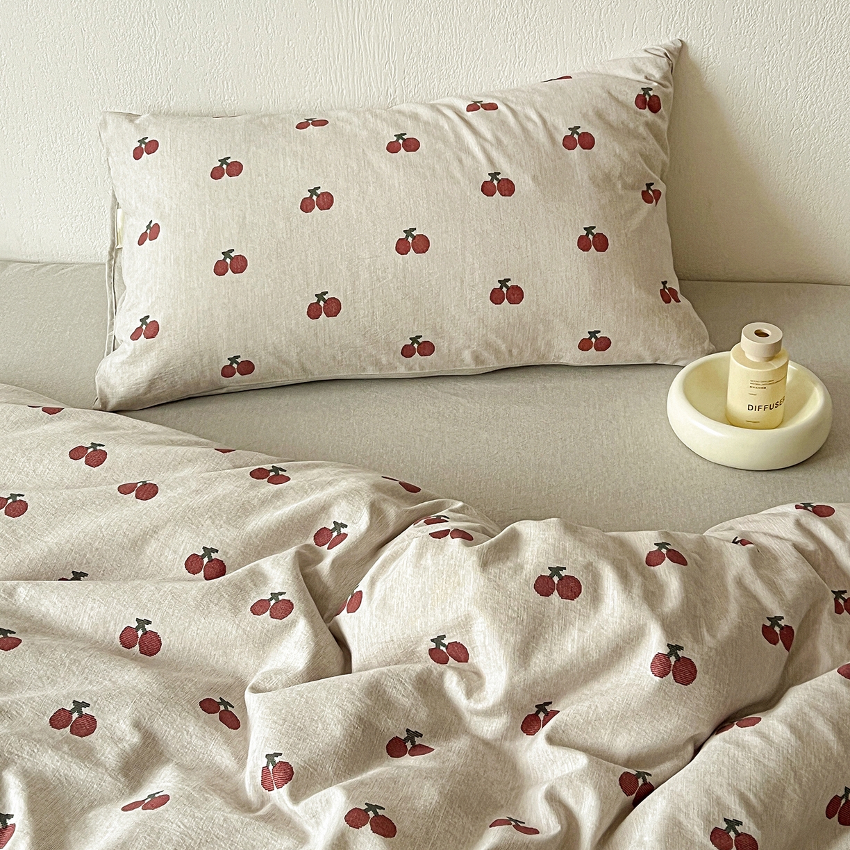 91家纺网 家纺一手货源 找家纺 仟网汇 2026新款高克重加厚色织提花系列四件套小布袋包装 小樱桃