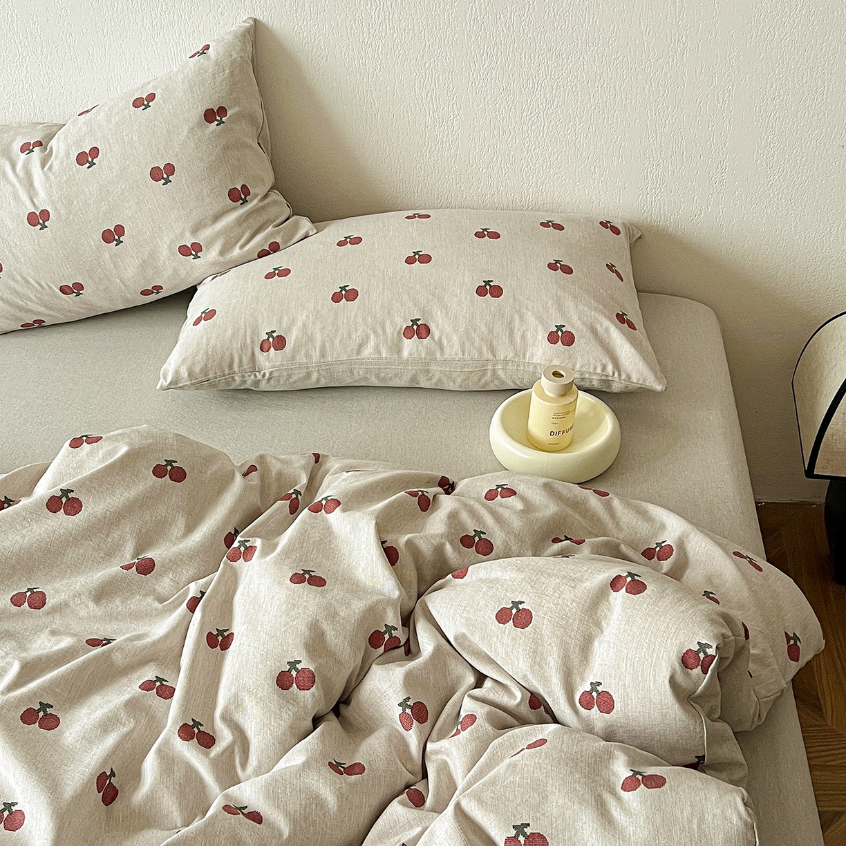 91家纺网 家纺一手货源 找家纺 仟网汇 2026新款高克重加厚色织提花系列四件套小布袋包装 小樱桃