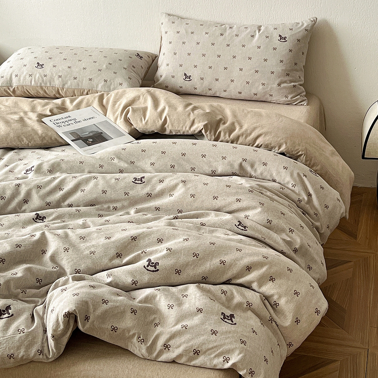 91家纺网 家纺一手货源 找家纺 仟网汇 2026新款高克重加厚色织提花系列四件套小布袋包装 摇摇马