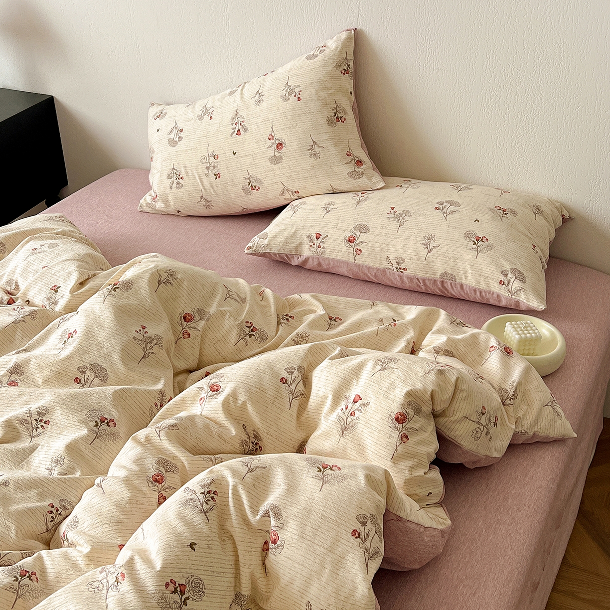 91家纺网 家纺一手货源 找家纺 仟网汇 2026新款高克重加厚色织提花系列四件套小布袋包装 野蔷薇