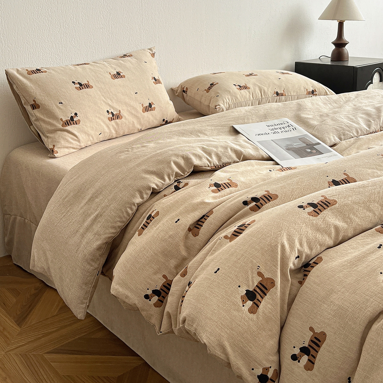 91家纺网 家纺一手货源 找家纺 仟网汇 2026新款高克重加厚色织提花系列四件套小布袋包装 樱桃狗