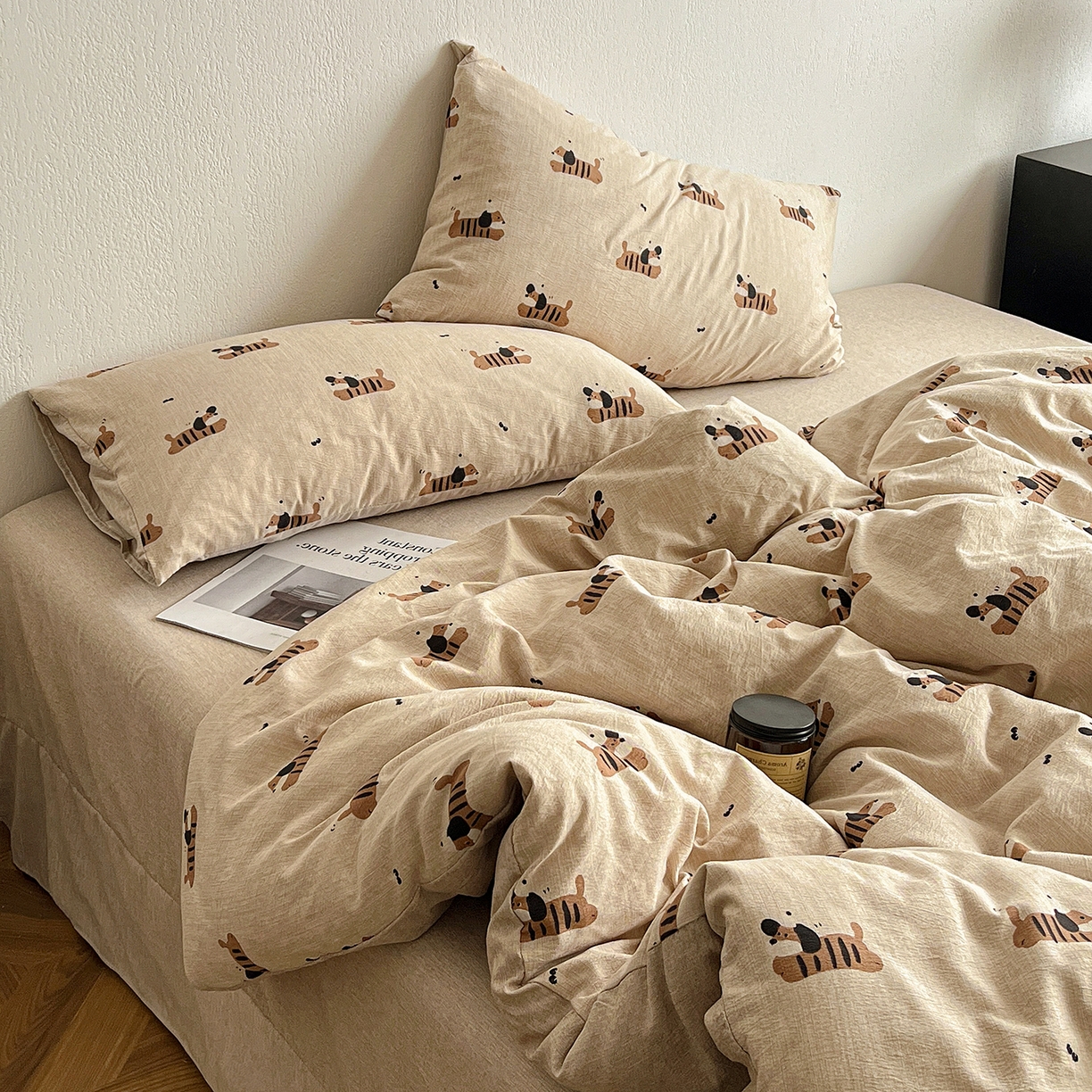 91家纺网 家纺一手货源 找家纺 仟网汇 2026新款高克重加厚色织提花系列四件套小布袋包装 樱桃狗