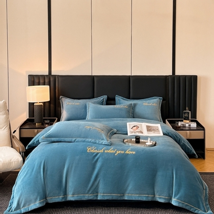 91家纺网 家纺一手货源 找家纺 鸿织源家纺 2025新款230g全消光牛奶绒刺绣四件套 豆沙