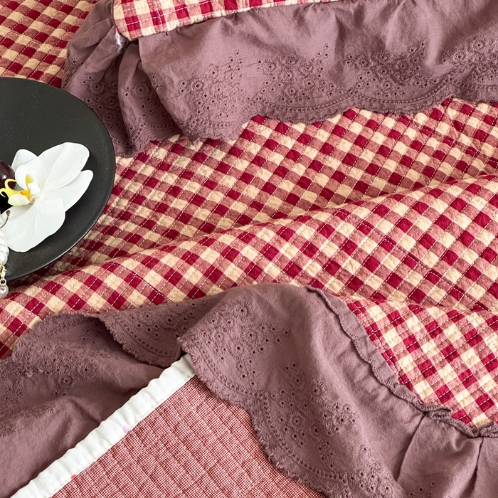 91家纺网 家纺一手货源 找家纺 床盖工厂店 2025新款双面全棉纯棉填充棉花花边款床盖三件套芸素 芸素-红