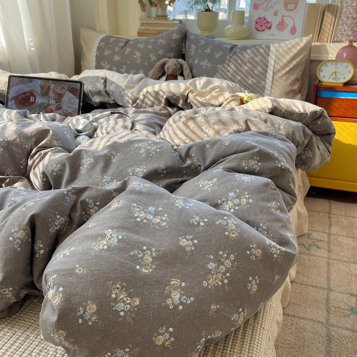91家纺网 家纺一手货源 找家纺 花漾家居 2025新款小红书爆款小清新全棉纯棉刺绣小花边古法仿棉水洗棉四件套 花满溪