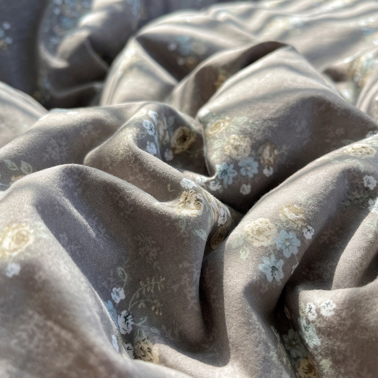 91家纺网 家纺一手货源 找家纺 花漾家居 2025新款小红书爆款小清新全棉纯棉刺绣小花边古法仿棉水洗棉四件套 花满溪