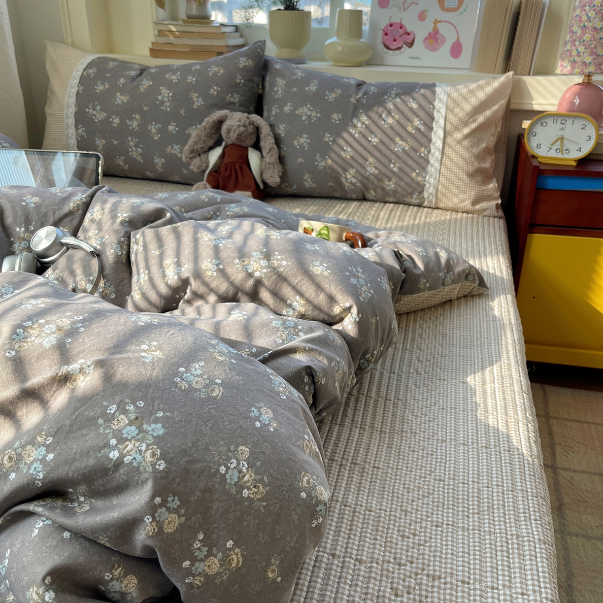 91家纺网 家纺一手货源 找家纺 花漾家居 2025新款小红书爆款小清新全棉纯棉刺绣小花边古法仿棉水洗棉四件套 花满溪