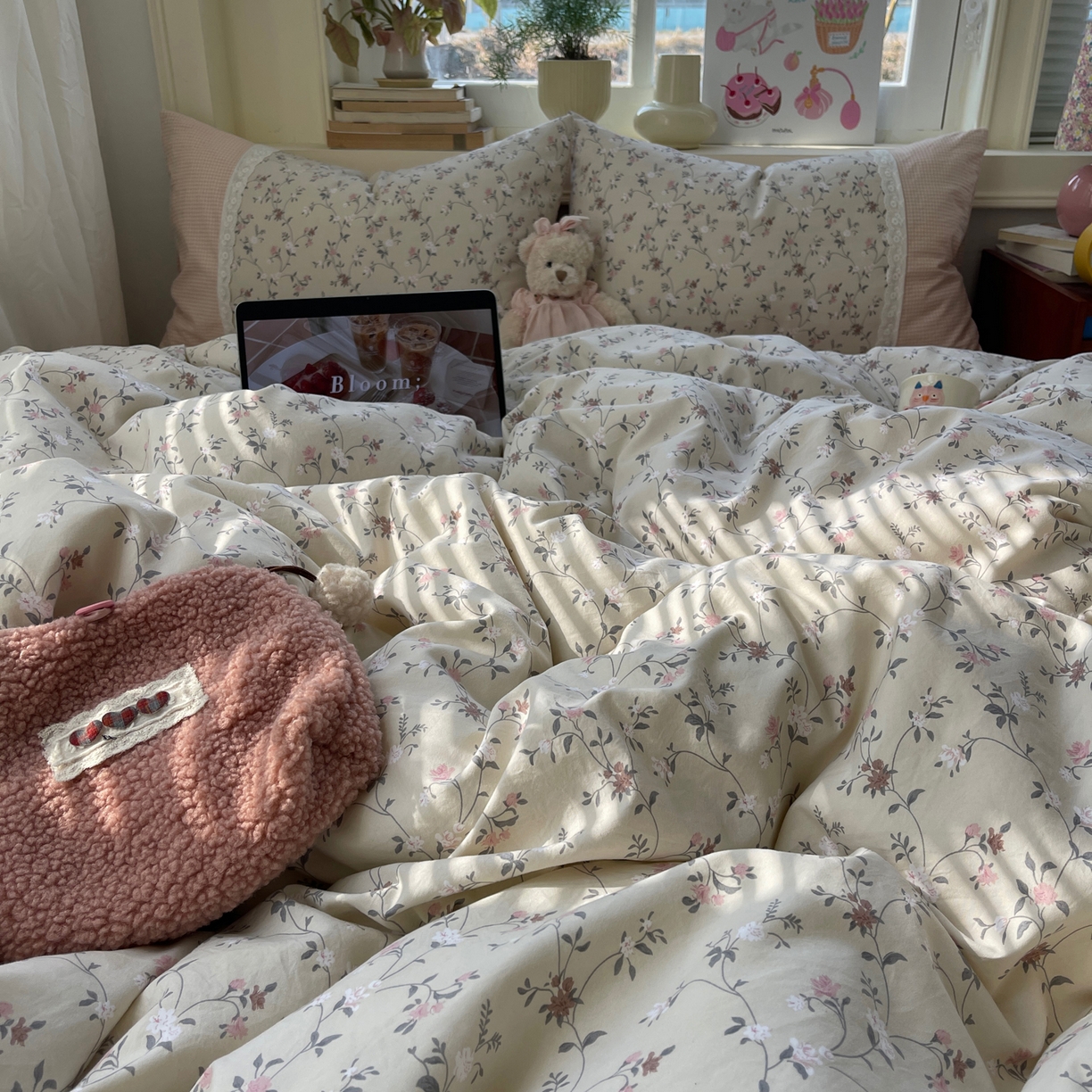 91家纺网 家纺一手货源 找家纺 花漾家居 2025新款小红书爆款小清新全棉纯棉刺绣小花边古法仿棉水洗棉四件套 花畔里