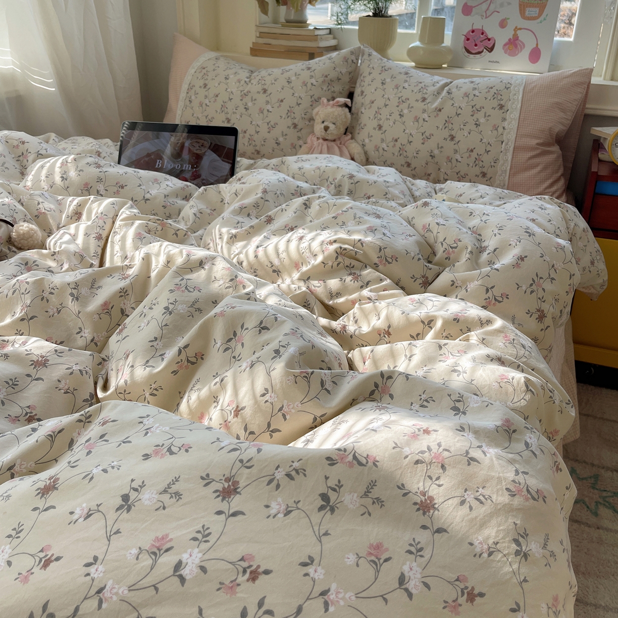 91家纺网 家纺一手货源 找家纺 花漾家居 2025新款小红书爆款小清新全棉纯棉刺绣小花边古法仿棉水洗棉四件套 花畔里