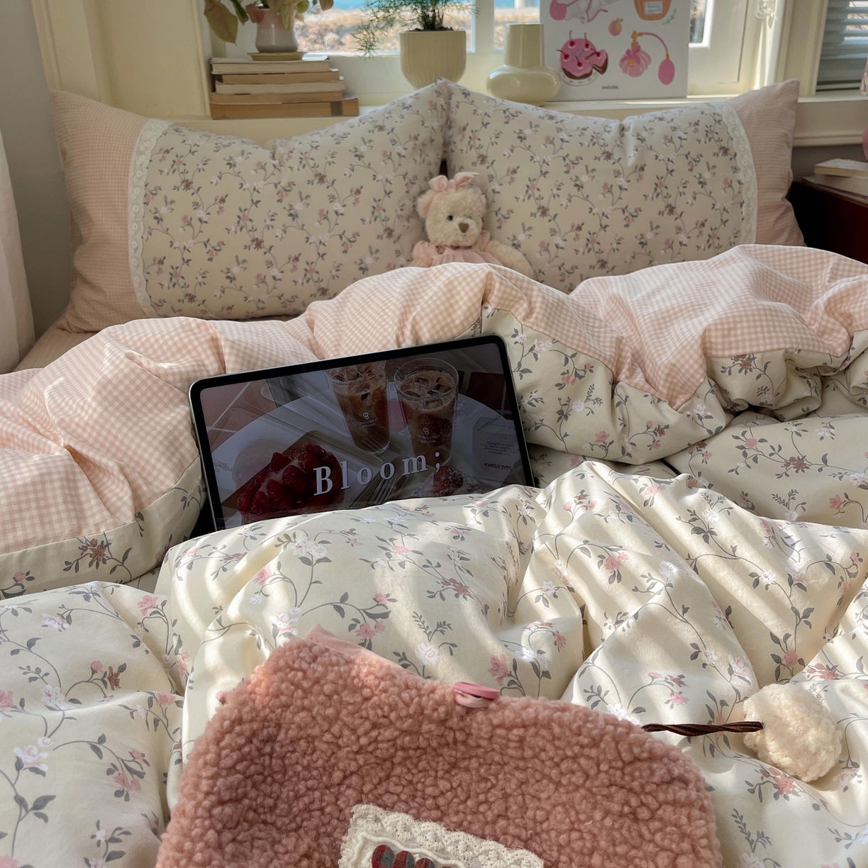 91家纺网 家纺一手货源 找家纺 花漾家居 2025新款小红书爆款小清新全棉纯棉刺绣小花边古法仿棉水洗棉四件套 花畔里