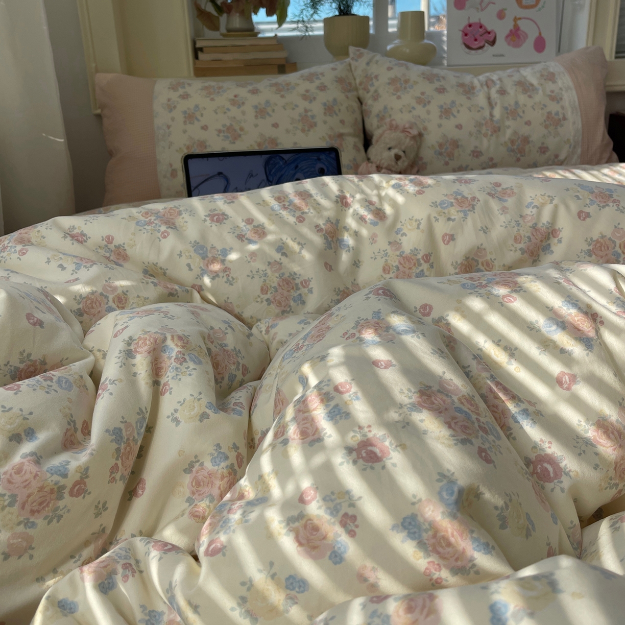 91家纺网 家纺一手货源 找家纺 花漾家居 2025新款小红书爆款小清新全棉纯棉刺绣小花边古法仿棉水洗棉四件套 花田初夏