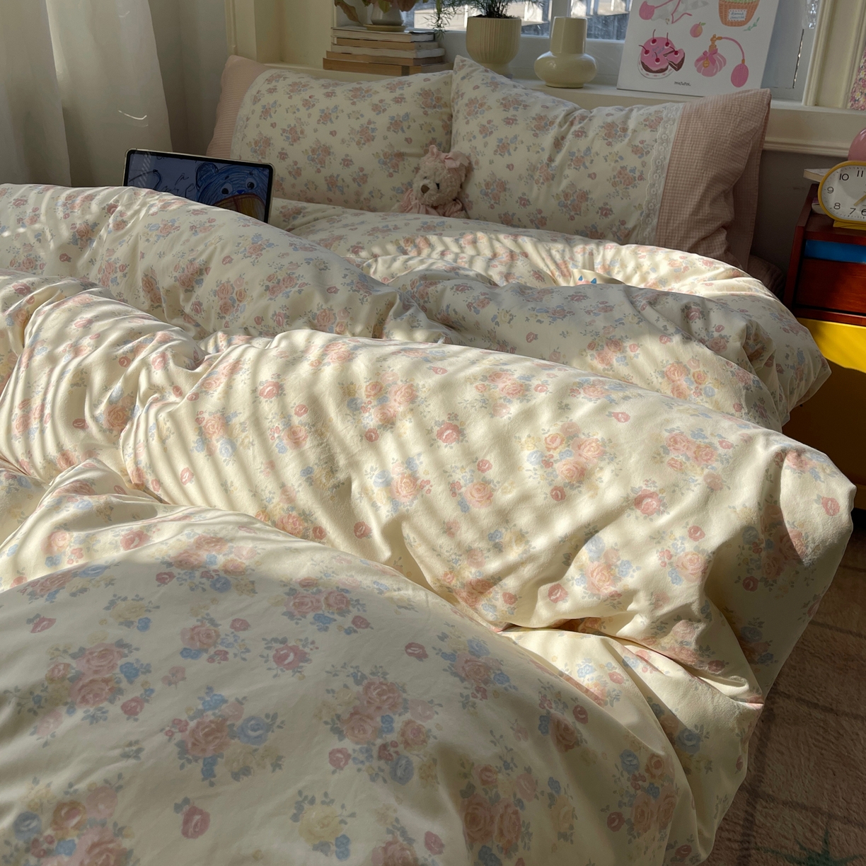 91家纺网 家纺一手货源 找家纺 花漾家居 2025新款小红书爆款小清新全棉纯棉刺绣小花边古法仿棉水洗棉四件套 花田初夏