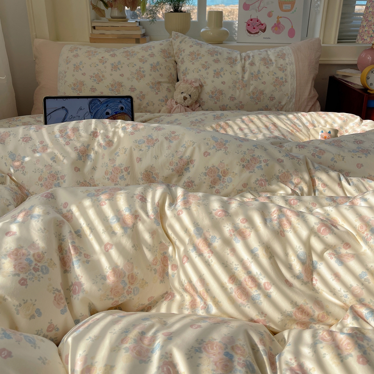 91家纺网 家纺一手货源 找家纺 花漾家居 2025新款小红书爆款小清新全棉纯棉刺绣小花边古法仿棉水洗棉四件套 花田初夏