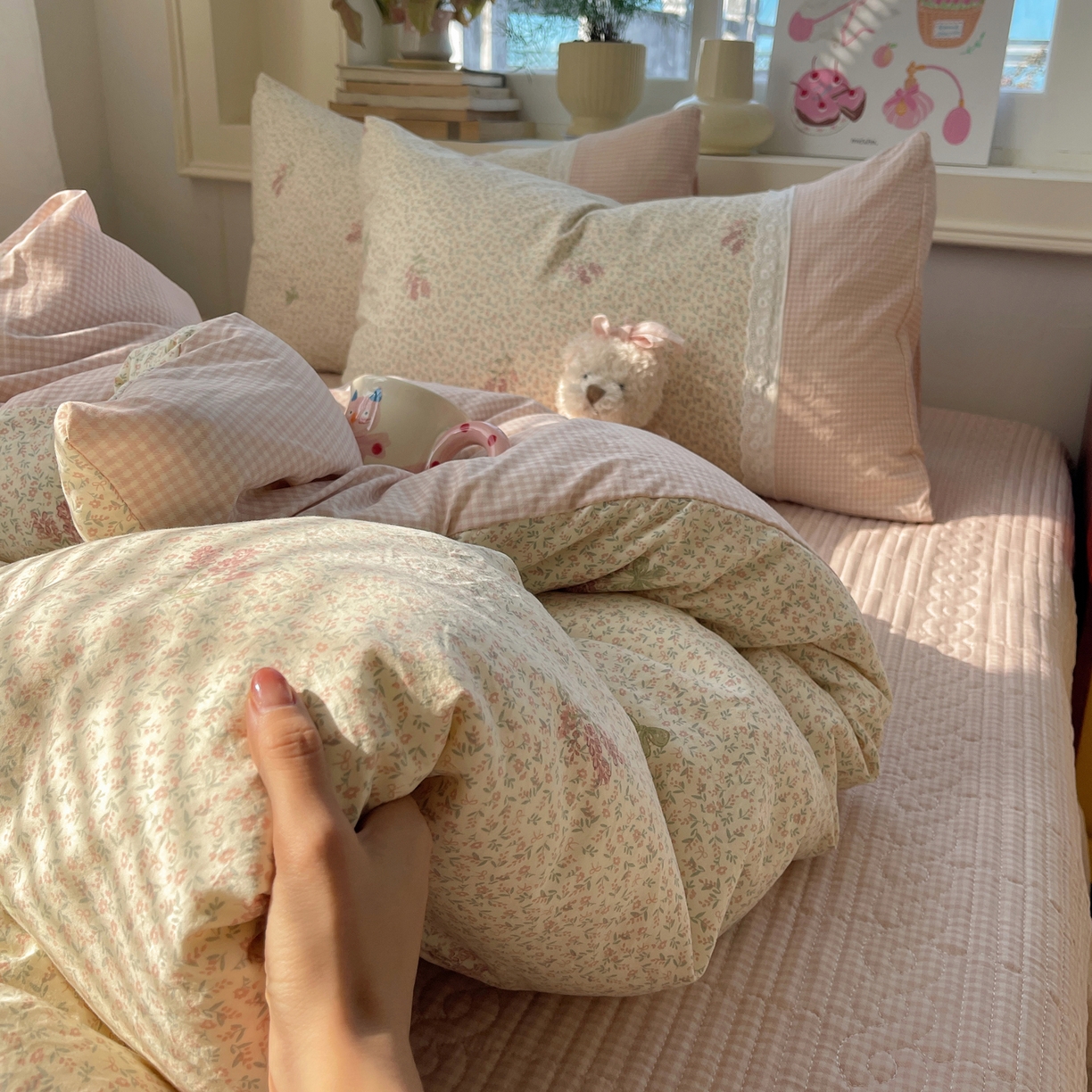 91家纺网 家纺一手货源 找家纺 花漾家居 2025新款小红书爆款小清新全棉纯棉刺绣小花边古法仿棉水洗棉四件套 花信子