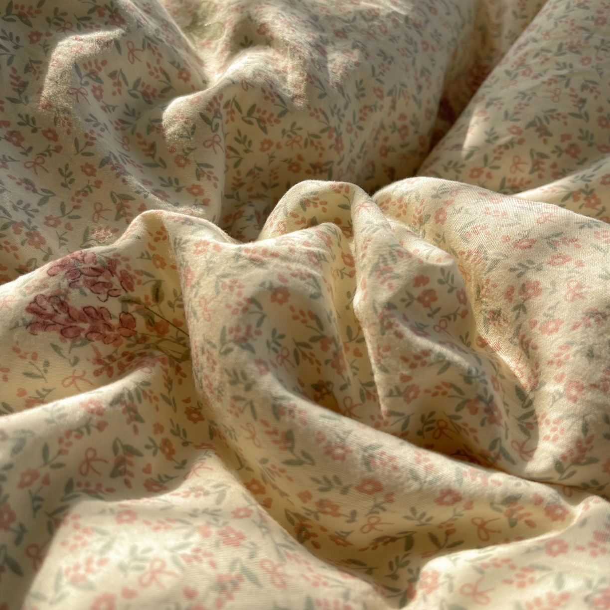 91家纺网 家纺一手货源 找家纺 花漾家居 2025新款小红书爆款小清新全棉纯棉刺绣小花边古法仿棉水洗棉四件套 花信子