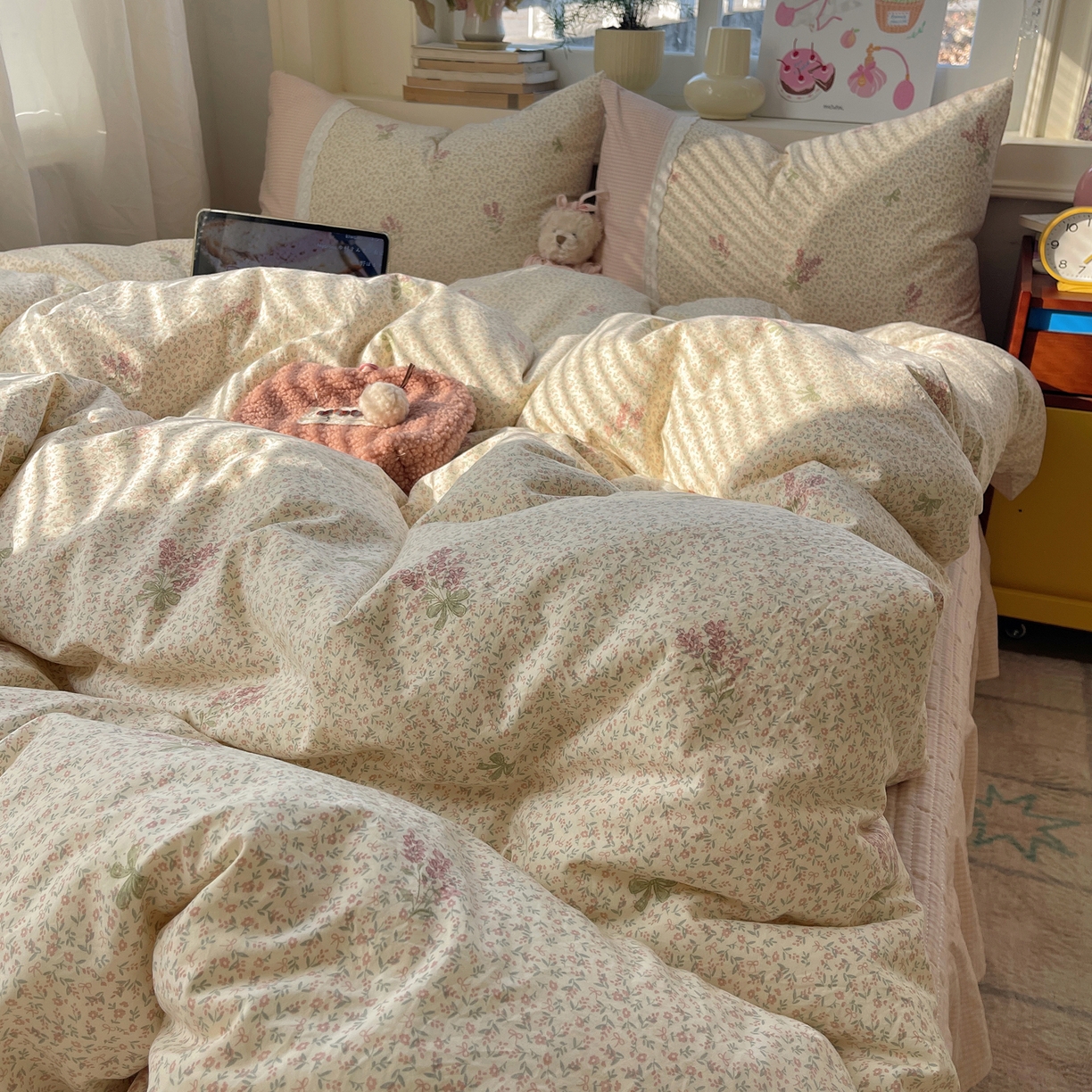 91家纺网 家纺一手货源 找家纺 花漾家居 2025新款小红书爆款小清新全棉纯棉刺绣小花边古法仿棉水洗棉四件套 花信子