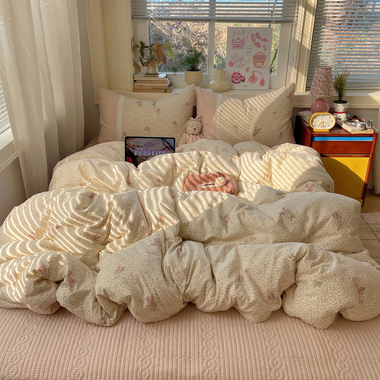 91家纺网 家纺一手货源 找家纺 花漾家居 2025新款小红书爆款小清新全棉纯棉刺绣小花边古法仿棉水洗棉四件套 花信子