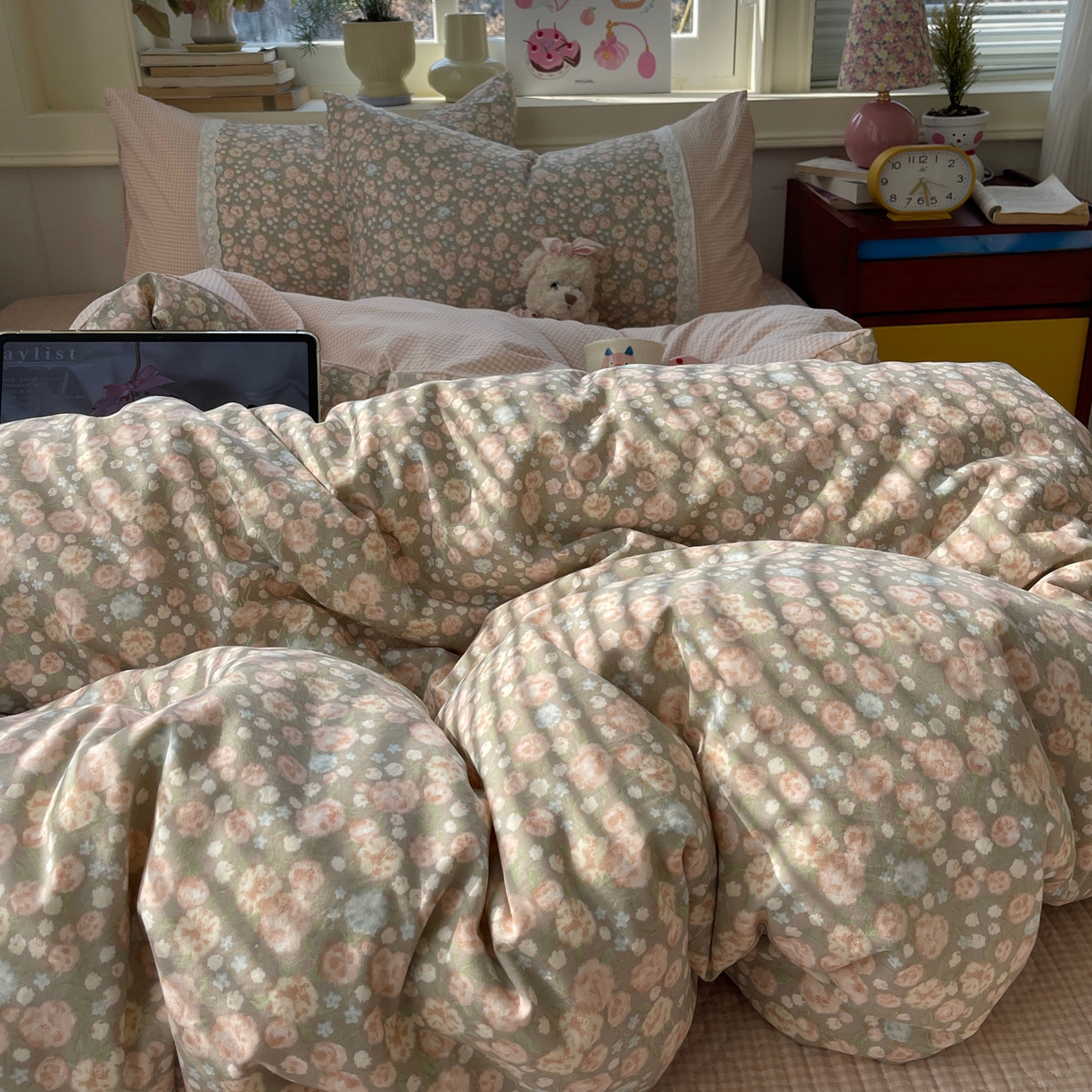 91家纺网 家纺一手货源 找家纺 花漾家居 2025新款小红书爆款小清新全棉纯棉刺绣小花边古法仿棉水洗棉四件套 玫瑰星云