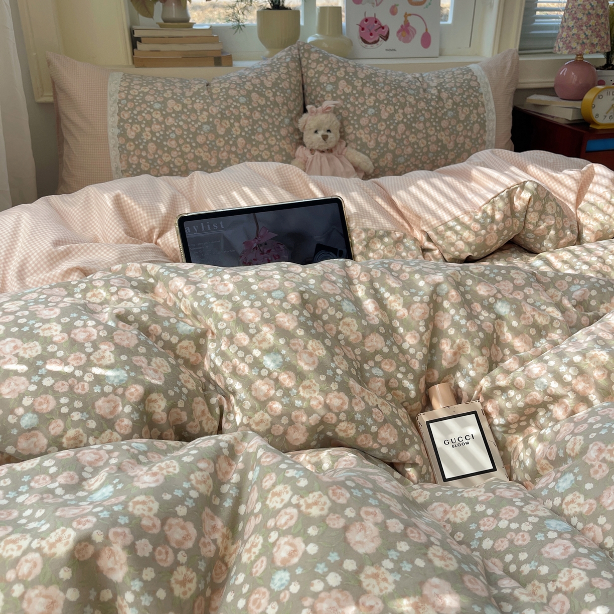 91家纺网 家纺一手货源 找家纺 花漾家居 2025新款小红书爆款小清新全棉纯棉刺绣小花边古法仿棉水洗棉四件套 玫瑰星云