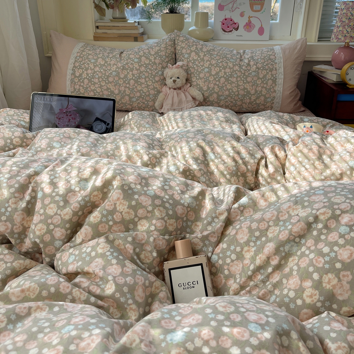 91家纺网 家纺一手货源 找家纺 花漾家居 2025新款小红书爆款小清新全棉纯棉刺绣小花边古法仿棉水洗棉四件套 玫瑰星云