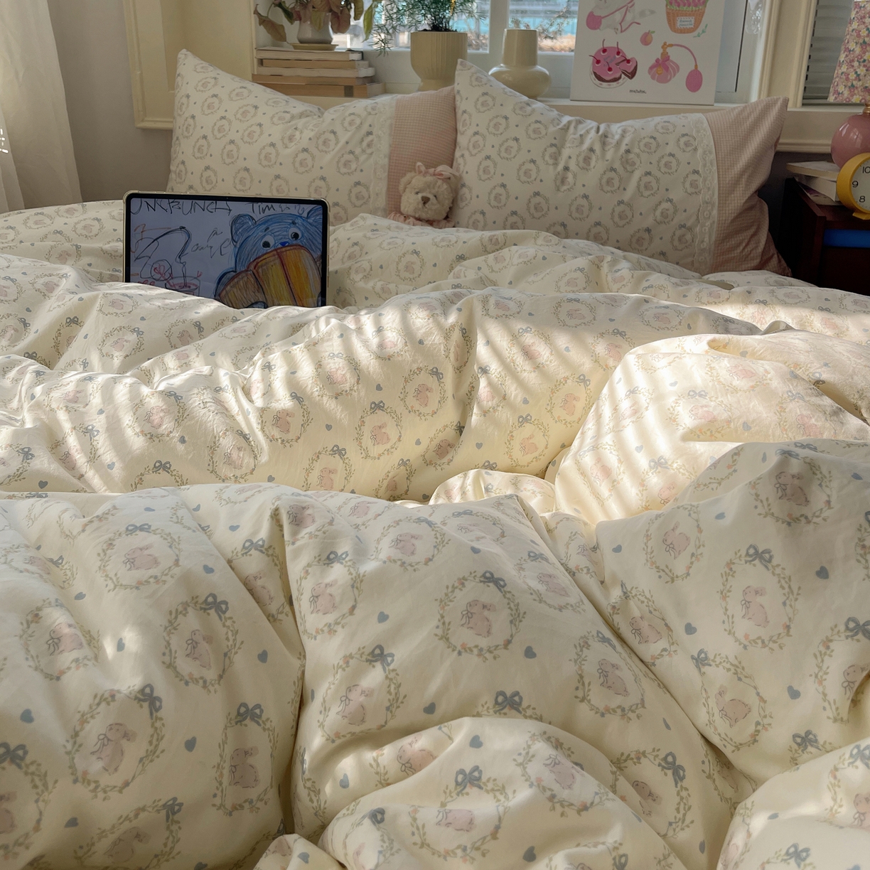 91家纺网 家纺一手货源 找家纺 花漾家居 2025新款小红书爆款小清新全棉纯棉刺绣小花边古法仿棉水洗棉四件套 小奶兔