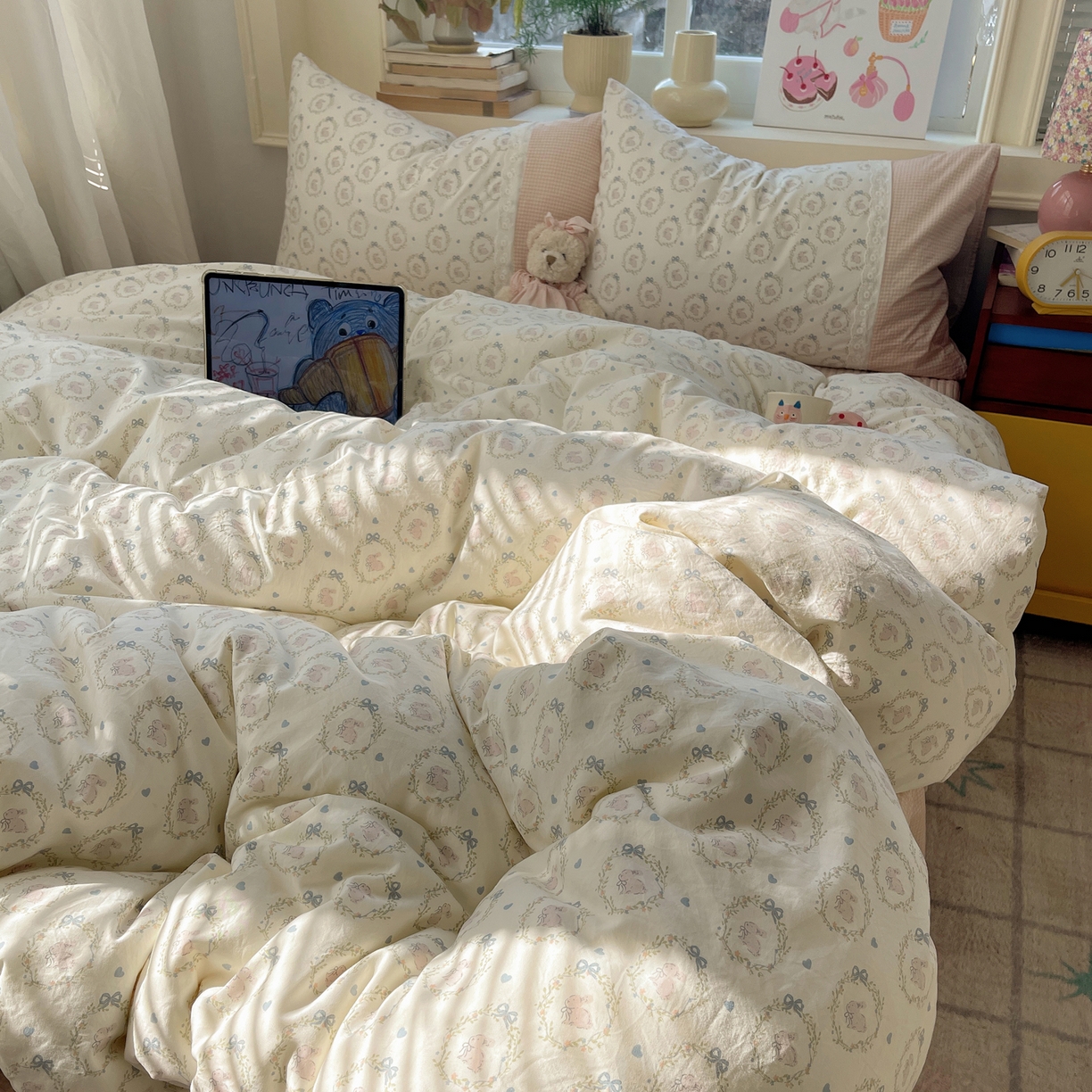 91家纺网 家纺一手货源 找家纺 花漾家居 2025新款小红书爆款小清新全棉纯棉刺绣小花边古法仿棉水洗棉四件套 小奶兔