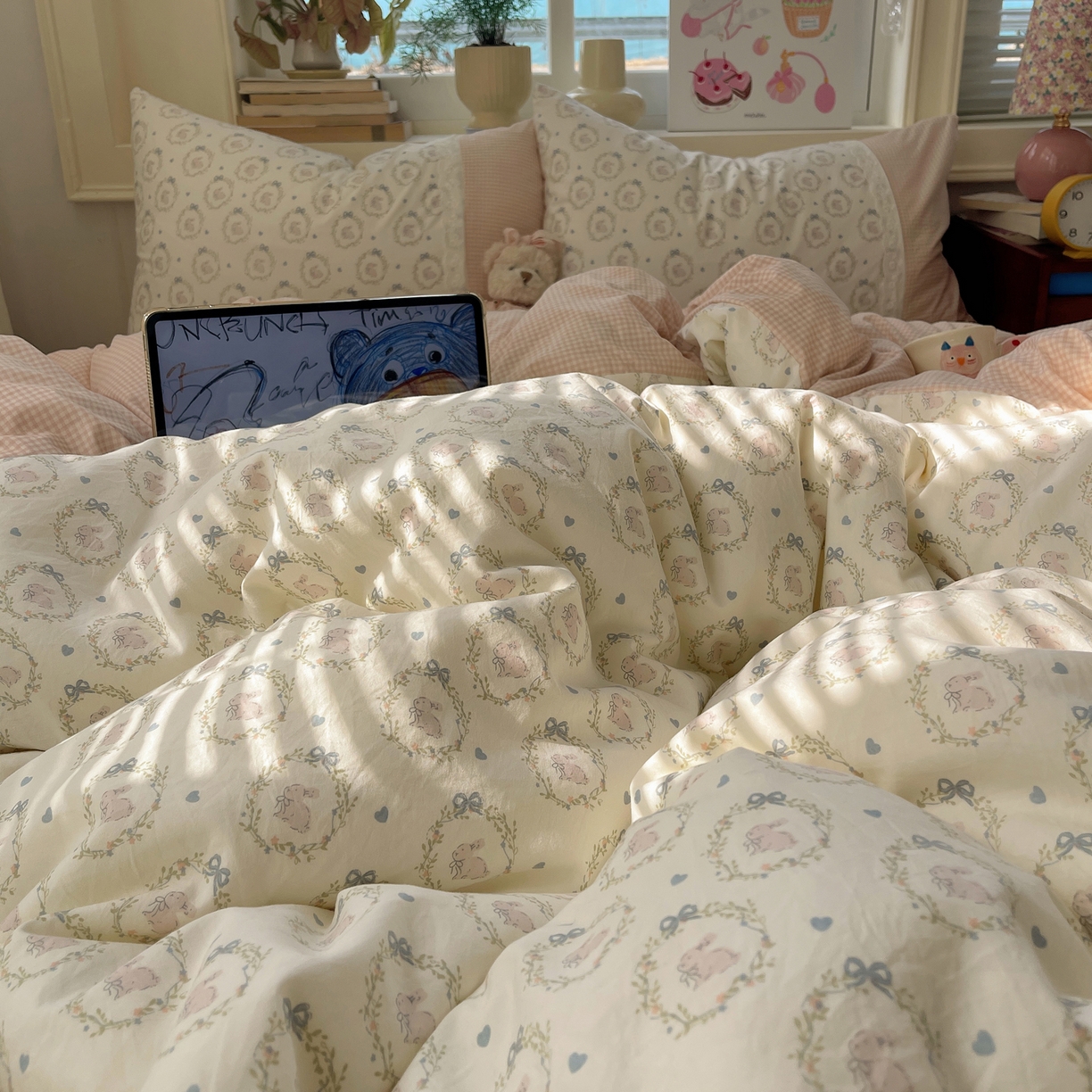 91家纺网 家纺一手货源 找家纺 花漾家居 2025新款小红书爆款小清新全棉纯棉刺绣小花边古法仿棉水洗棉四件套 小奶兔