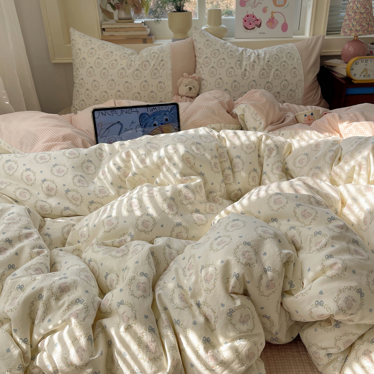 91家纺网 家纺一手货源 找家纺 花漾家居 2025新款小红书爆款小清新全棉纯棉刺绣小花边古法仿棉水洗棉四件套 小奶兔