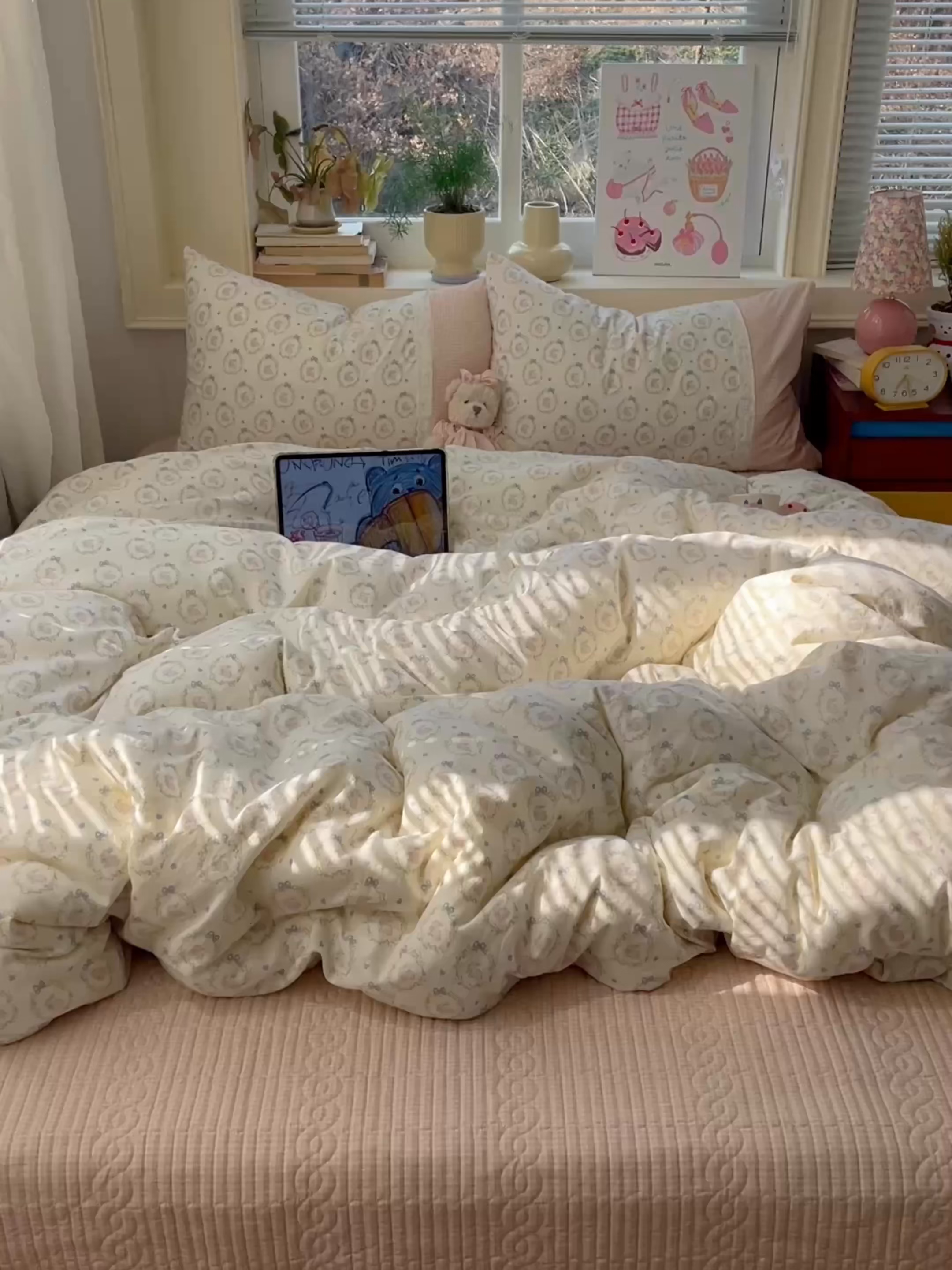 91家纺网 家纺一手货源 找家纺 花漾家居 2025新款小红书爆款小清新全棉纯棉刺绣小花边古法仿棉水洗棉四件套 小奶兔