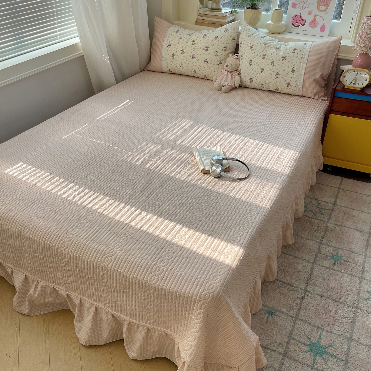 91家纺网 家纺一手货源 找家纺 花漾家居 2025新款小红书爆款小清新全棉纯棉刺绣小花边古法仿棉水洗棉四件套 芝芝小狗