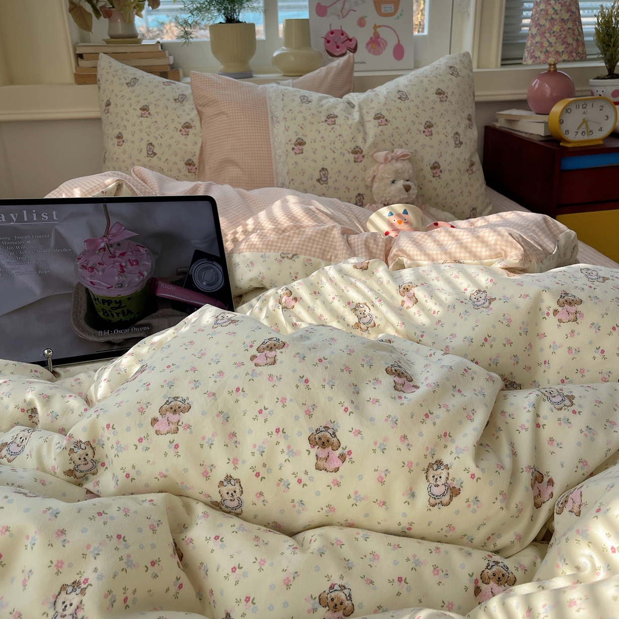 91家纺网 家纺一手货源 找家纺 花漾家居 2025新款小红书爆款小清新全棉纯棉刺绣小花边古法仿棉水洗棉四件套 芝芝小狗