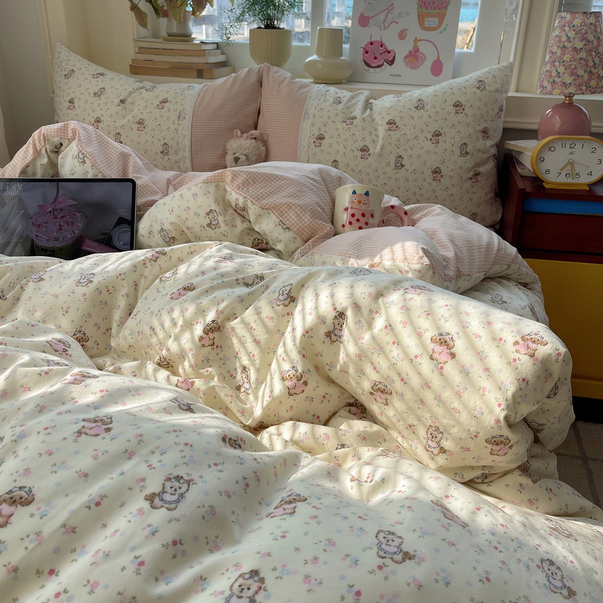 91家纺网 家纺一手货源 找家纺 花漾家居 2025新款小红书爆款小清新全棉纯棉刺绣小花边古法仿棉水洗棉四件套 芝芝小狗