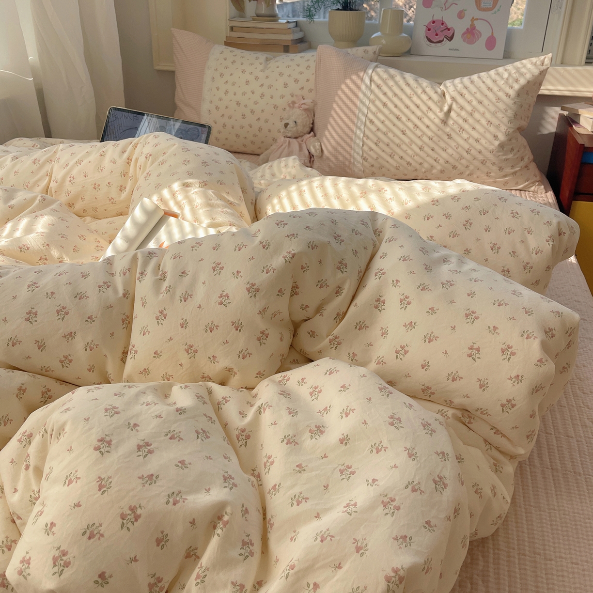 91家纺网 家纺一手货源 找家纺 花漾家居 2025新款小红书爆款小清新全棉纯棉刺绣小花边古法仿棉水洗棉四件套 栀夏