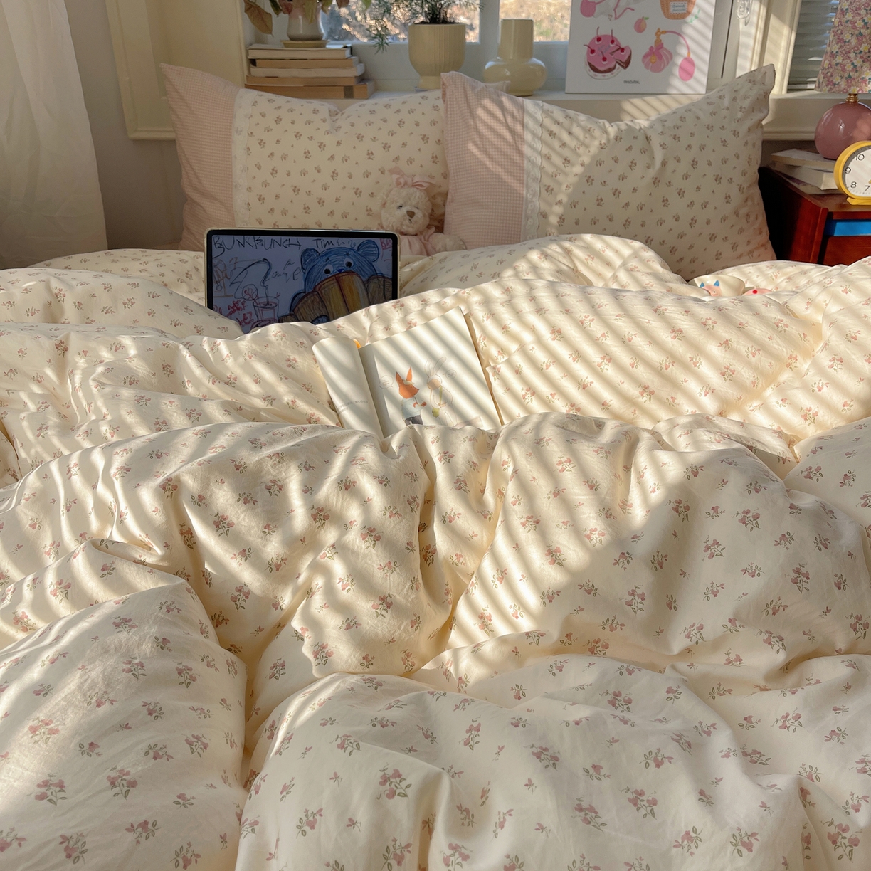 91家纺网 家纺一手货源 找家纺 花漾家居 2025新款小红书爆款小清新全棉纯棉刺绣小花边古法仿棉水洗棉四件套 栀夏