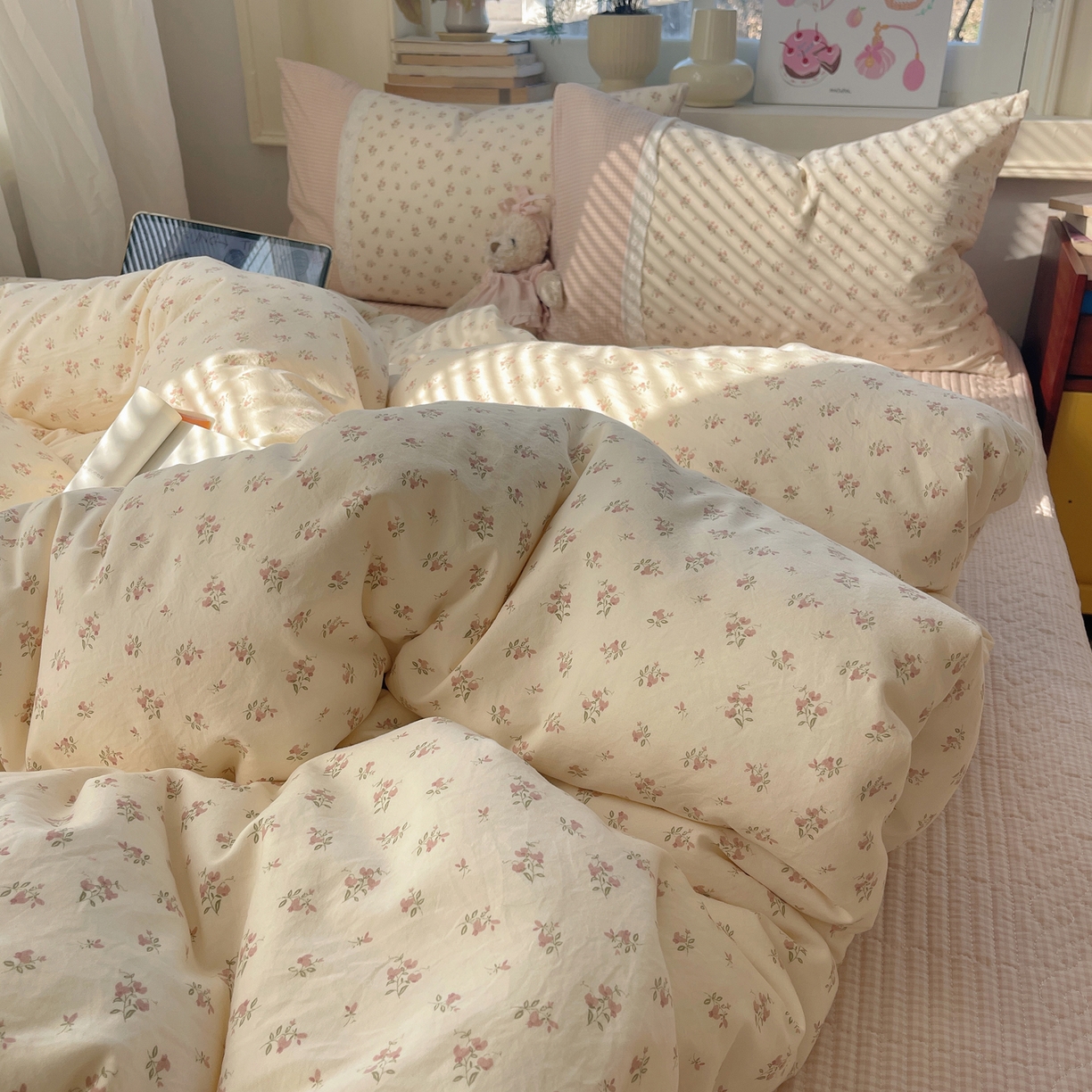 91家纺网 家纺一手货源 找家纺 花漾家居 2025新款小红书爆款小清新全棉纯棉刺绣小花边古法仿棉水洗棉四件套 栀夏